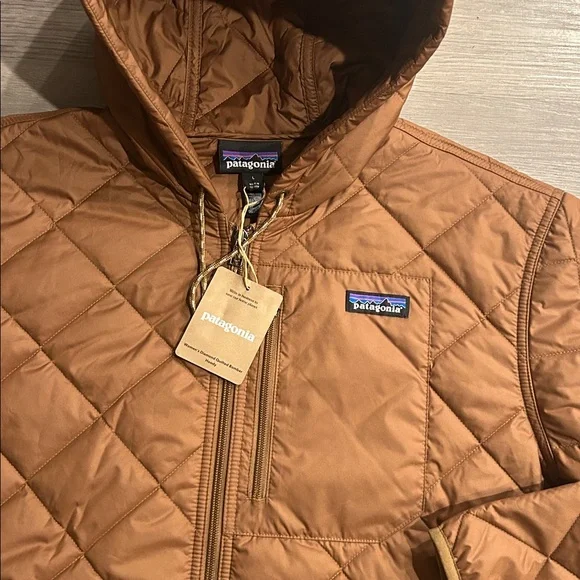 PATAGONIA | Women's Diamond Quilted Bomber Hoody - Picture 7 of 12